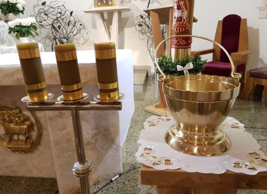 pojemnik na wodę święconą